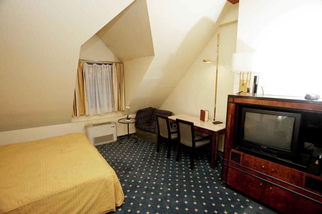 Hotel Podzamcze Tarnow Exterior photo