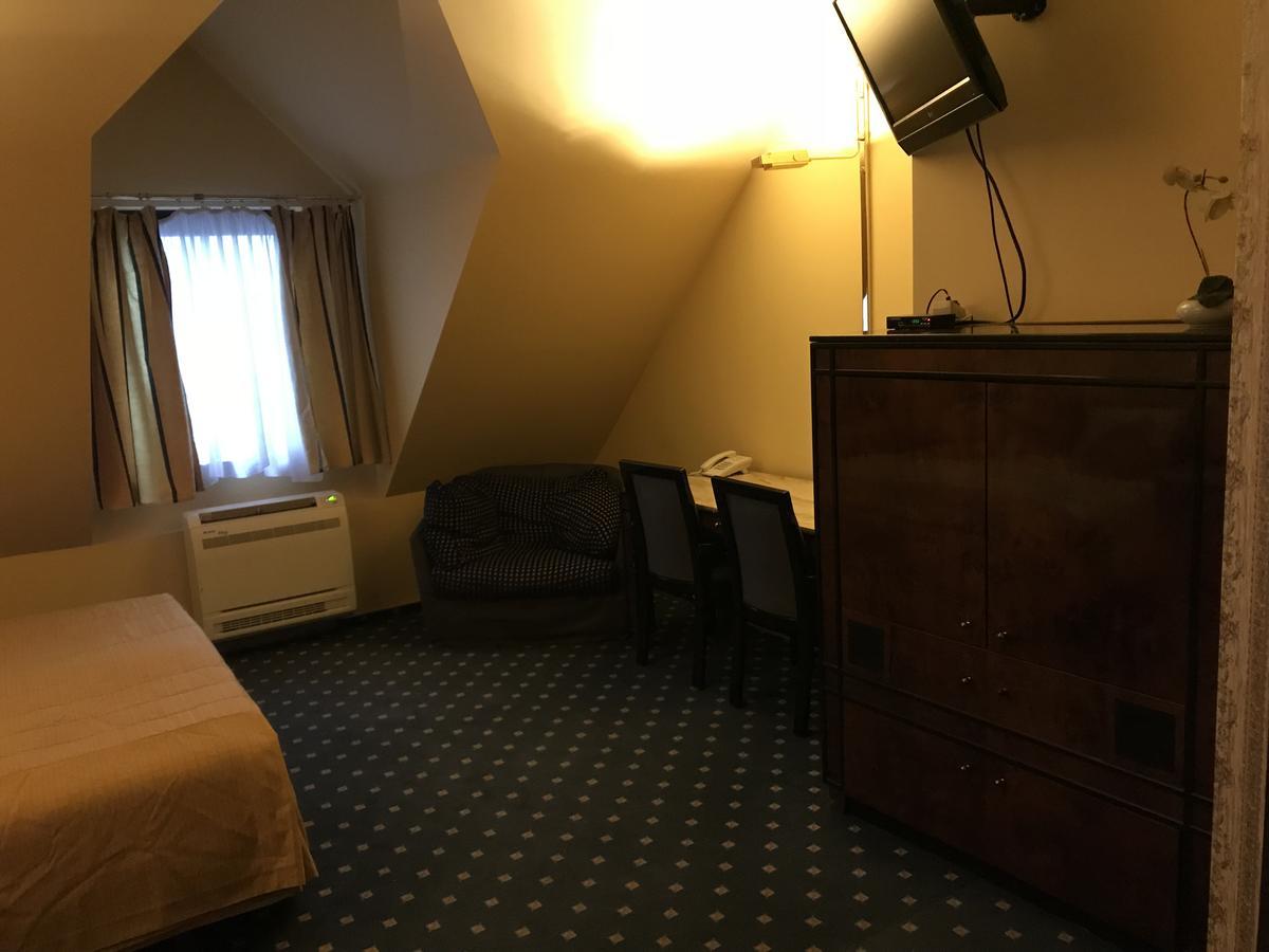 Hotel Podzamcze Tarnow Exterior photo