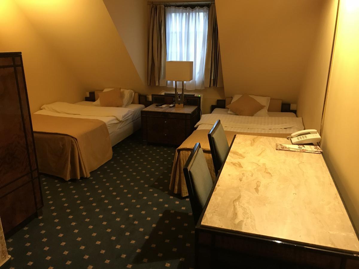 Hotel Podzamcze Tarnow Exterior photo