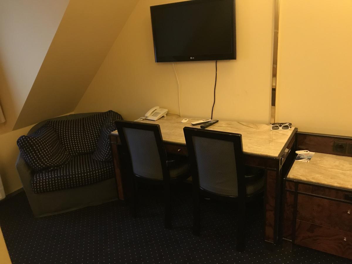 Hotel Podzamcze Tarnow Exterior photo