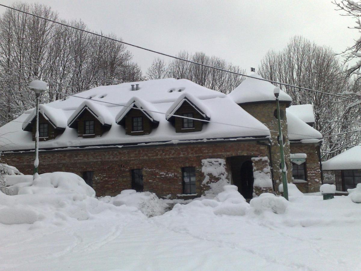 Hotel Podzamcze Tarnow Exterior photo